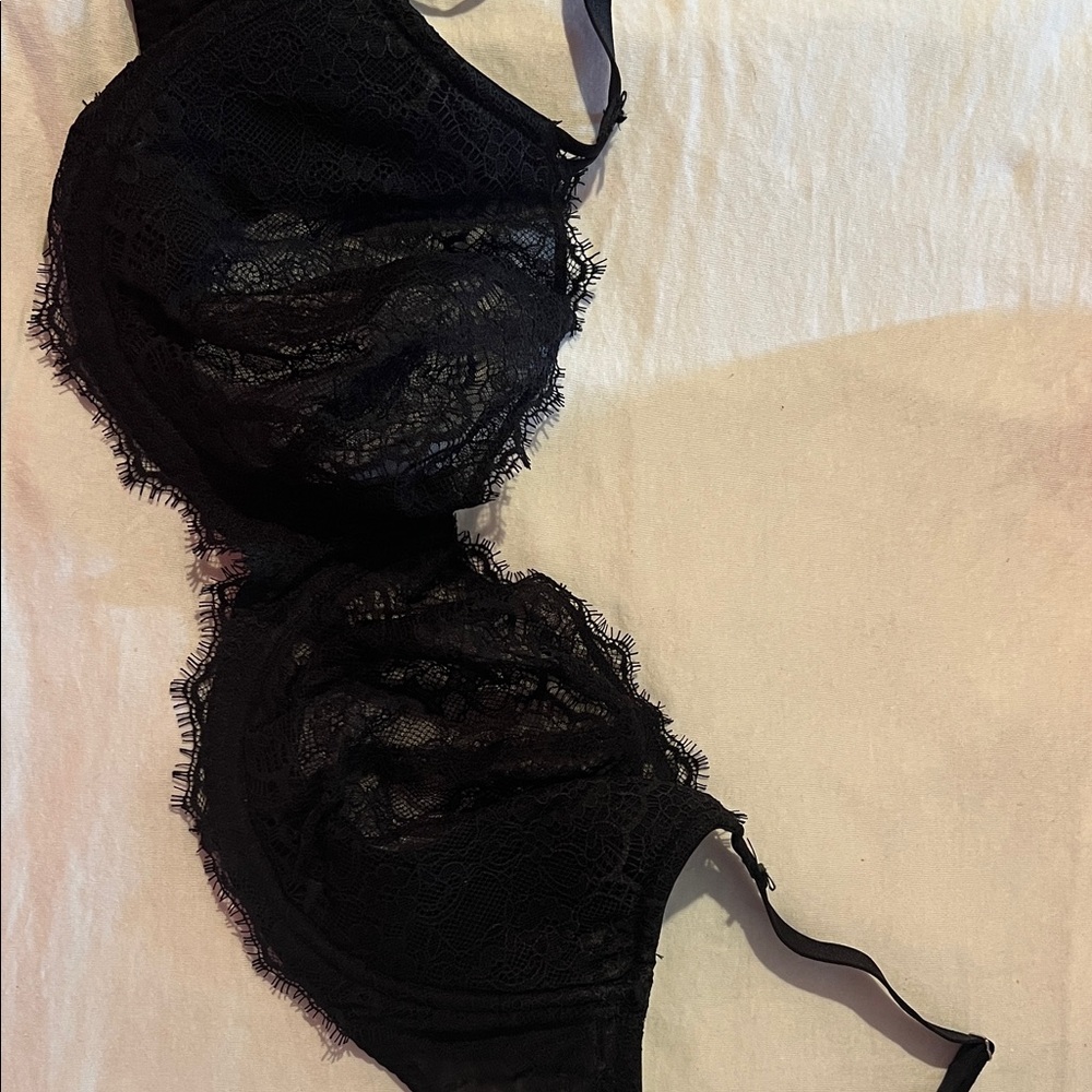 Chic Black Lace Underwire Bra